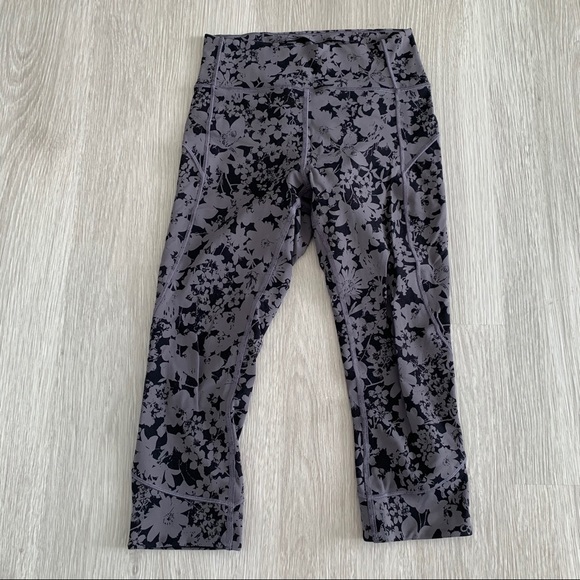 lululemon athletica Pants - Lululemon Black & Grey Flower Print Capri Leggings